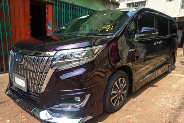 Toyota Esquire GI premium purple colour